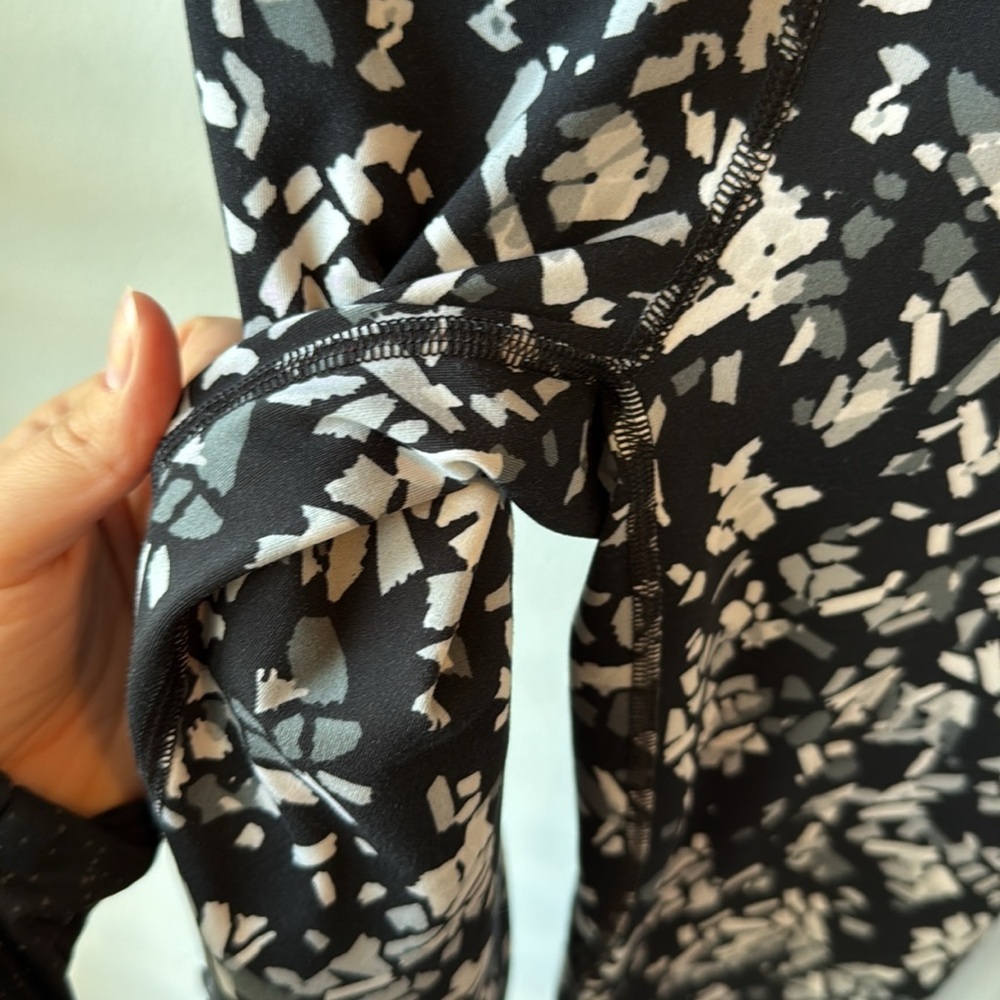 Under Armour Girls Cropped Black and White Leggings - Picture 7 of 8